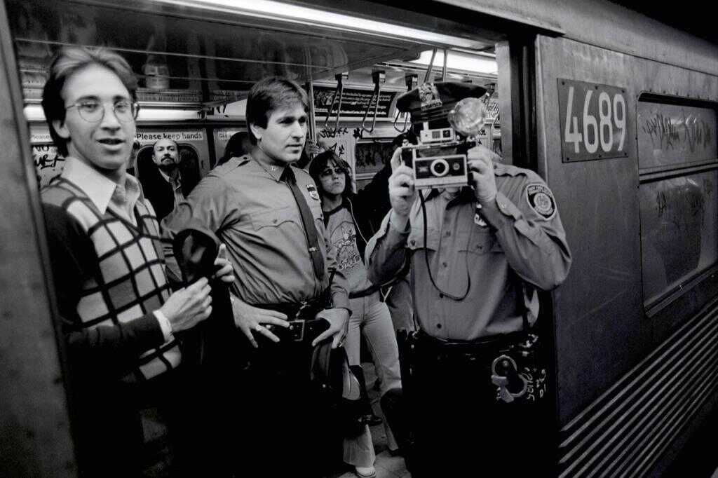Geoffrey Hiller : 1980'lerde New York'un Vahşi Sokaklarında Dolaşmak 9 Roaming the Wild Streets of New York in the 1980s 0008