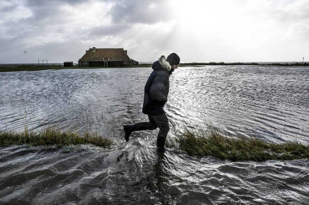 Kadir van Lohuizen, After Us the Deluge 5 After Us the Deluge Images of Sinking Land 004
