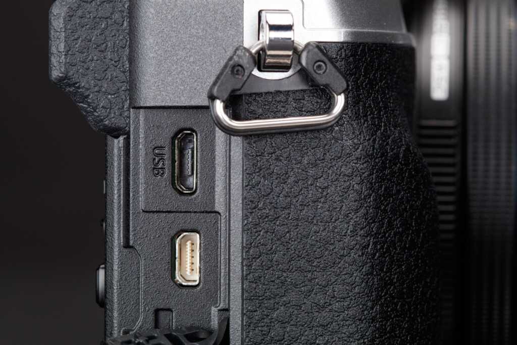 Olympus EM10 IV ports