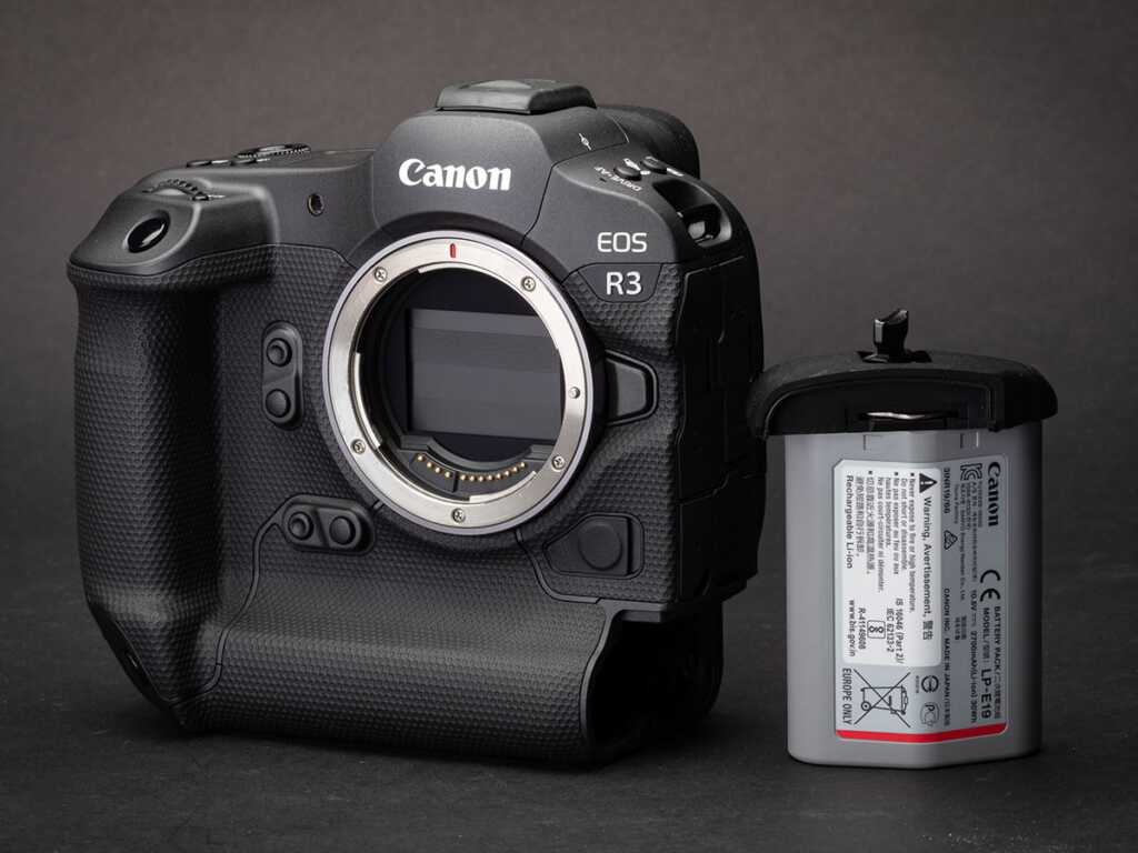 Canon EOS R3 ve Canon EOS R5 karşılaştırıldığında 2 Canon EOS R3 battery LP E19