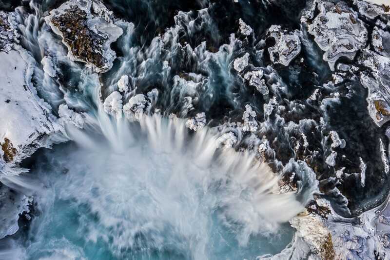 Kelebeklerle Çevrili Goril 2021 Küresel Fotoğraf Yarışmasını Kazandı 16 Water 3 MAN WAI WONG 800x533 3
