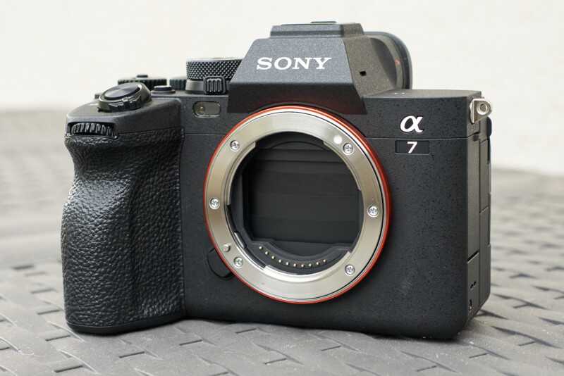 sony alpha 7 iv a7iv camera front shutter closed 800x534 1