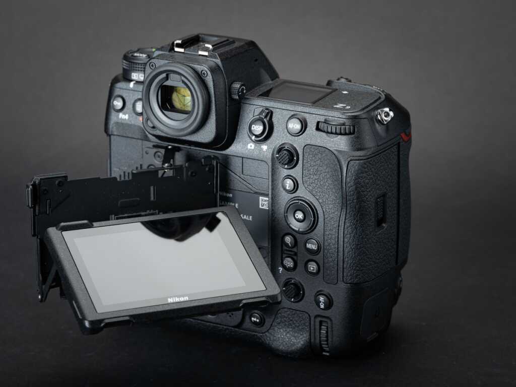 Nikon Z9 ilk incelemesi 10 Nikon Z9 LCD cradle