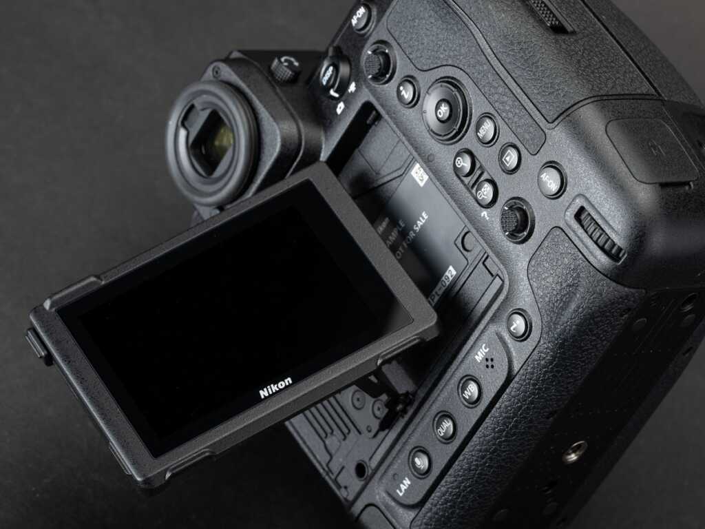Nikon Z9 screen portrait