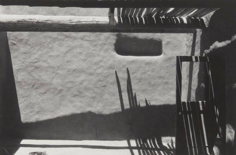 Georgia O'Keeffe'den Nadir ve Büyük ölçüde Görülmemiş Fotoğraflar Dizisi 17 18 OKeeffe Roofless Room EX 2021 GO 066 800x525 1