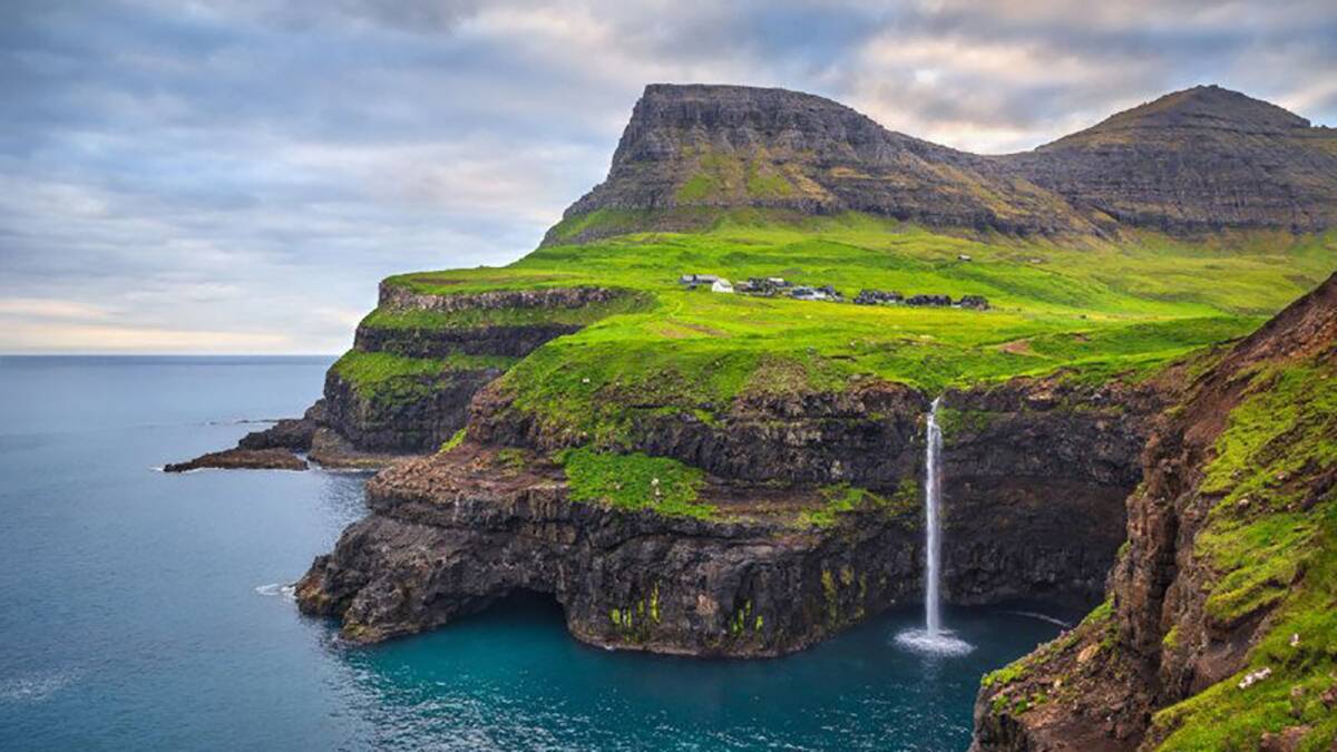 Faroe Adalari nin Canli Yemyesil Manzarasini Fotograflamak