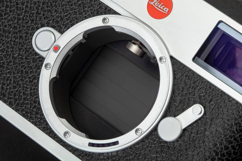Leica M11 shutter blades