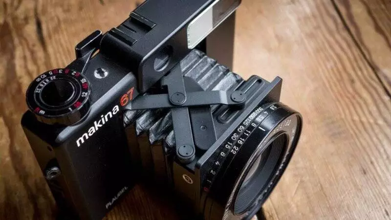 2022'de Satın Alınacak En İyi Orta Format Film Kameraları 10 Makina 67 2 35mmc