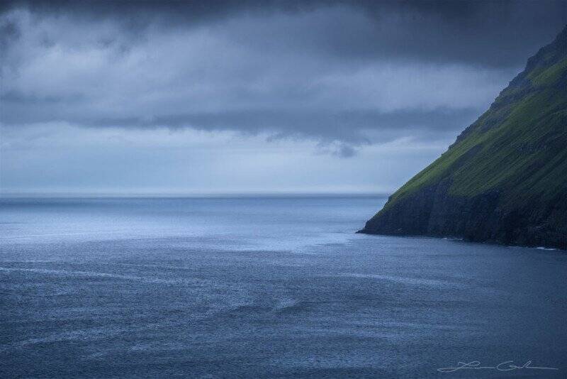 Faroe Adaları'nın Canlı, Yemyeşil Manzarasını Fotoğraflamak 5 Raw Beauty Steep Ocean Coast Faroe Islands Gintchin Fine Art 800x534 1