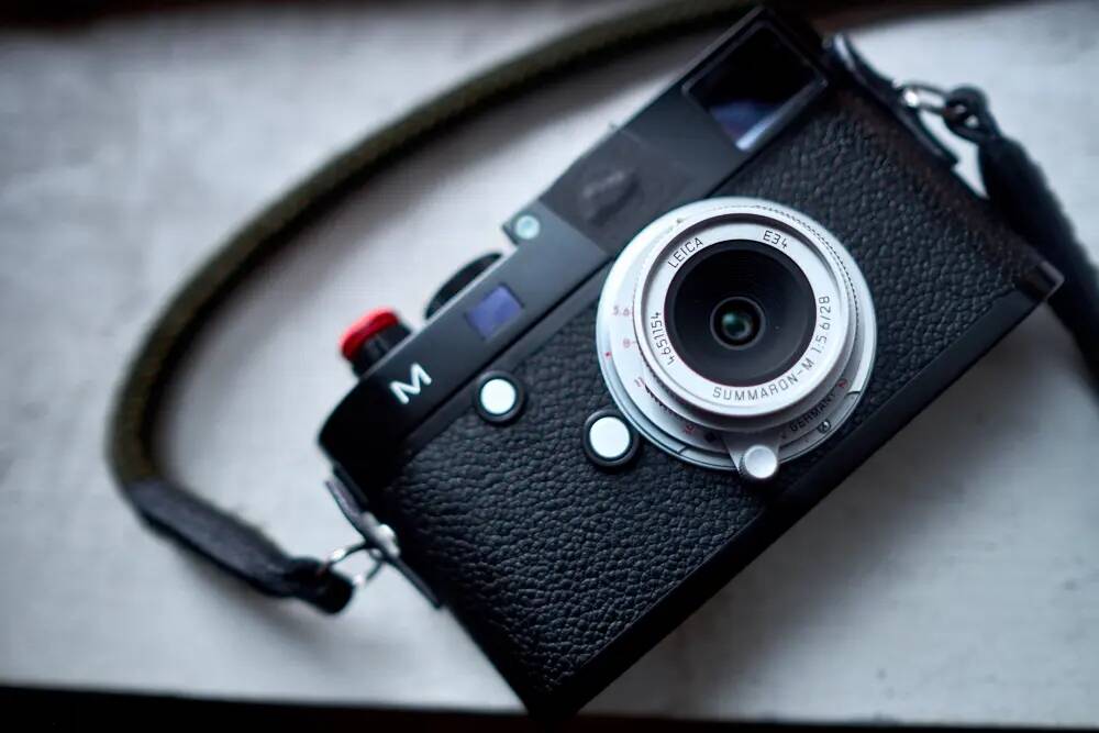 Chris Gampat The Phoblographer Leica 28mm f5.6 product images review lifestyle 1