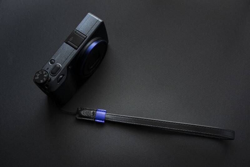 Ricoh, GR IIIx Urban Edition Özel Sınırlı Kamerayı Piyasaya Sürüyor 4 GR IIIxUE Productimage 03 strap view