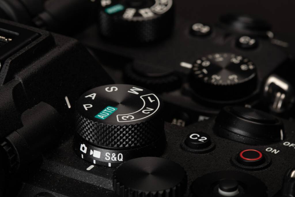 Sony a7 IV vs a7R III: 2022'de hangisi daha iyi? 9 Sony a7 IV vs a7R III movie switch
