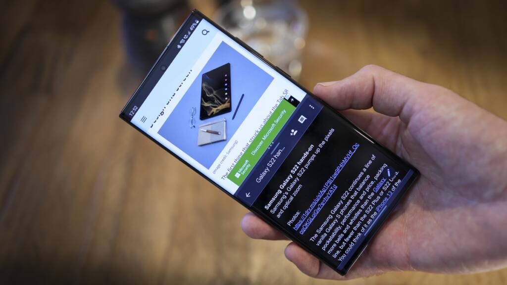 Samsung Galaxy S22 Ultra incelemesi 2 Samsung Galaxy S22 Ultra, bu dünyanın dışında bir zum ile bir kamera şampiyonu...