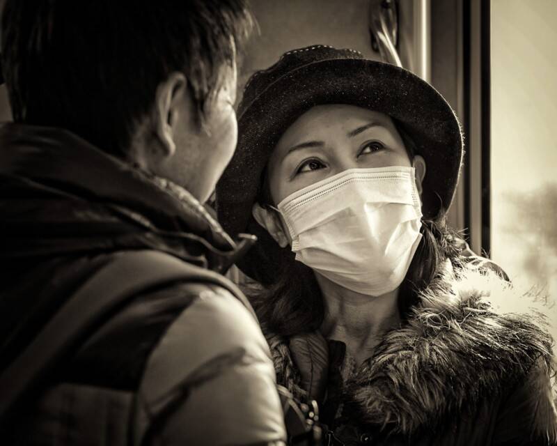 Sokak Fotoğraflarında İnsanlığı Yakalamak İçin İpuçları 16 decisive moment street photo by charles levie 34 800x640 1