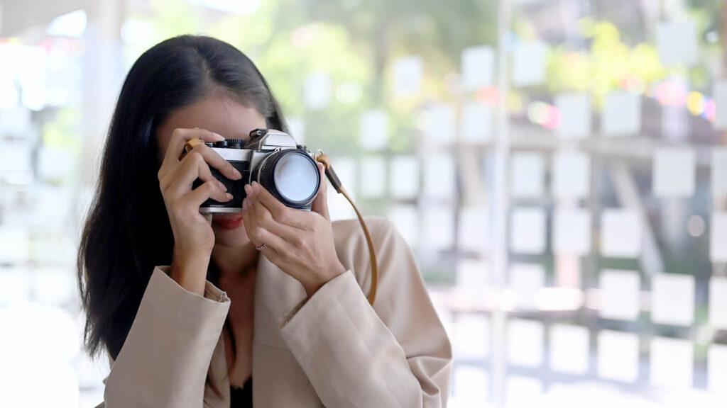 003 woman photographing