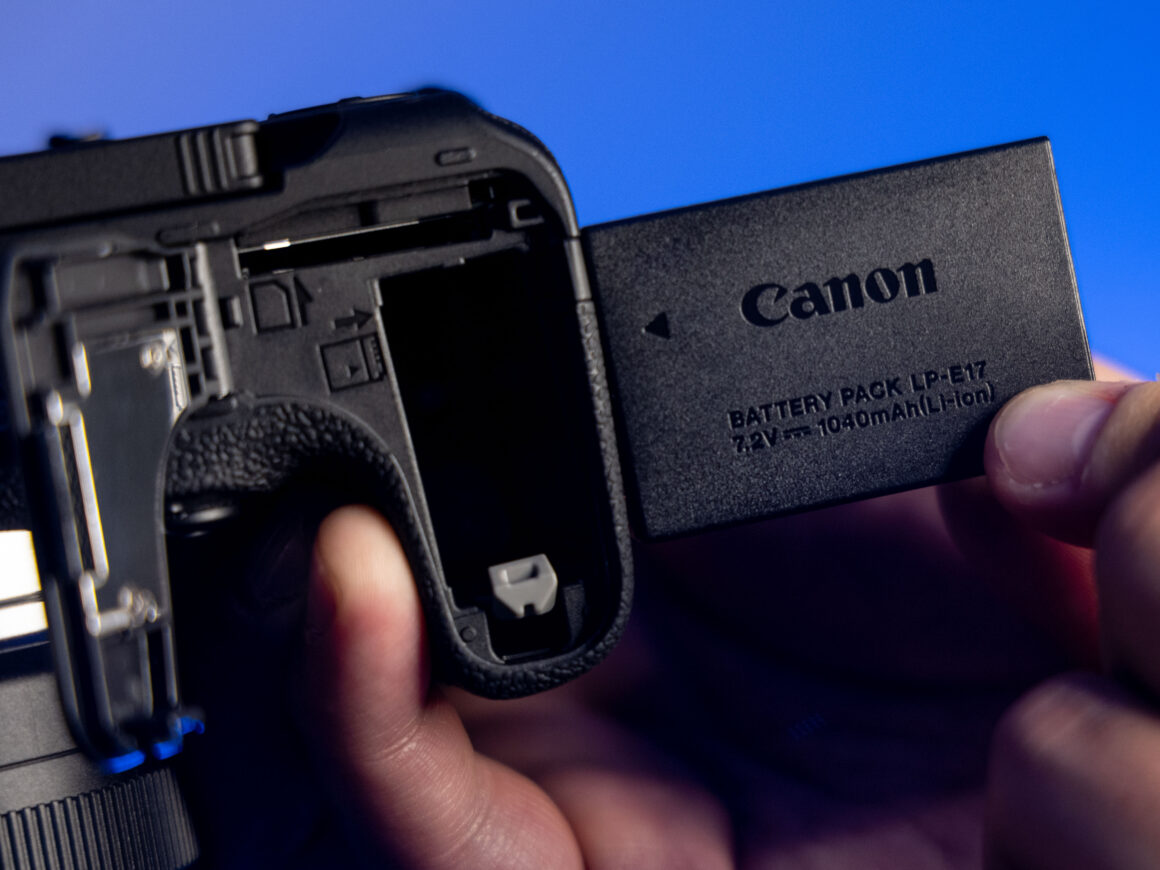 Canon EOS R10 İncelemesi 17 Canon EOS R10 LP E17 battery