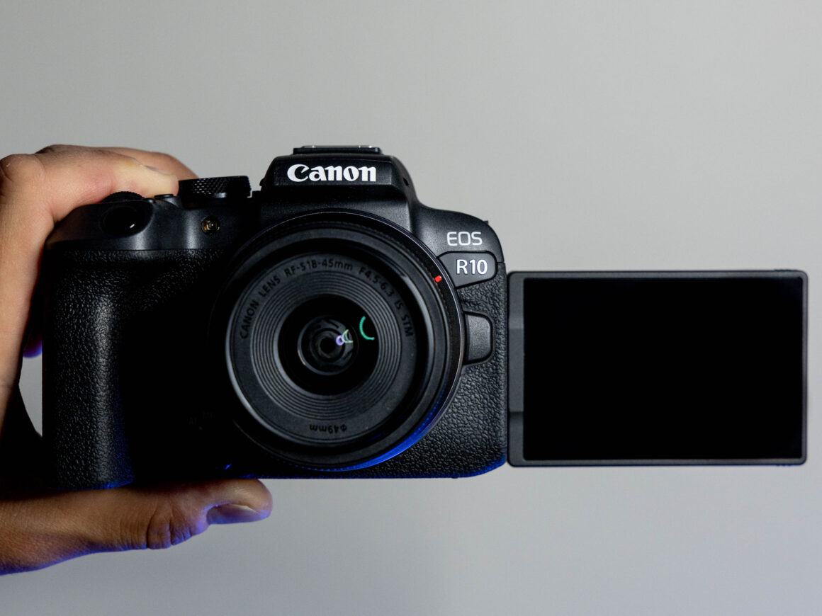 Canon EOS R10 İncelemesi 19 Canon EOS R10 articulated screen