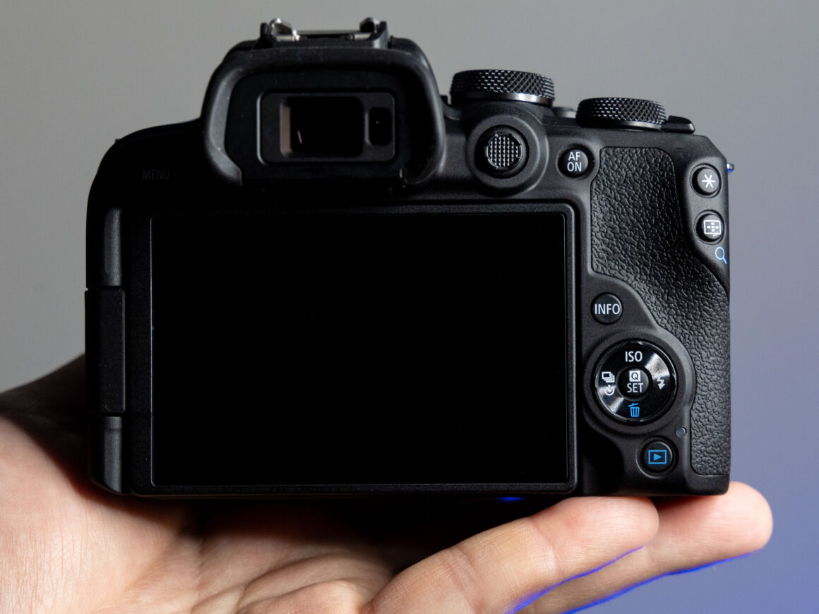 Canon EOS R10 rear