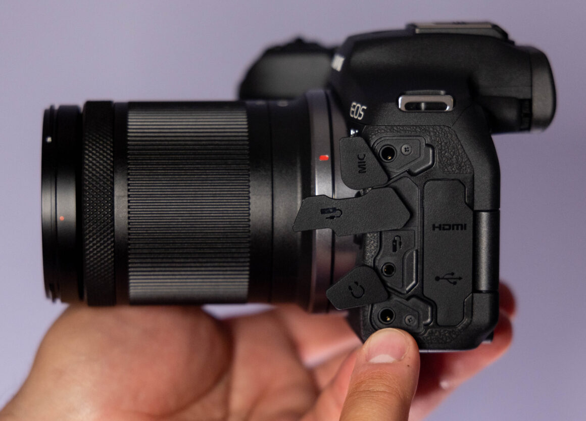 Canon EOS R7 İncelemesi 7 Canon EOS R7 mic headphone remote
