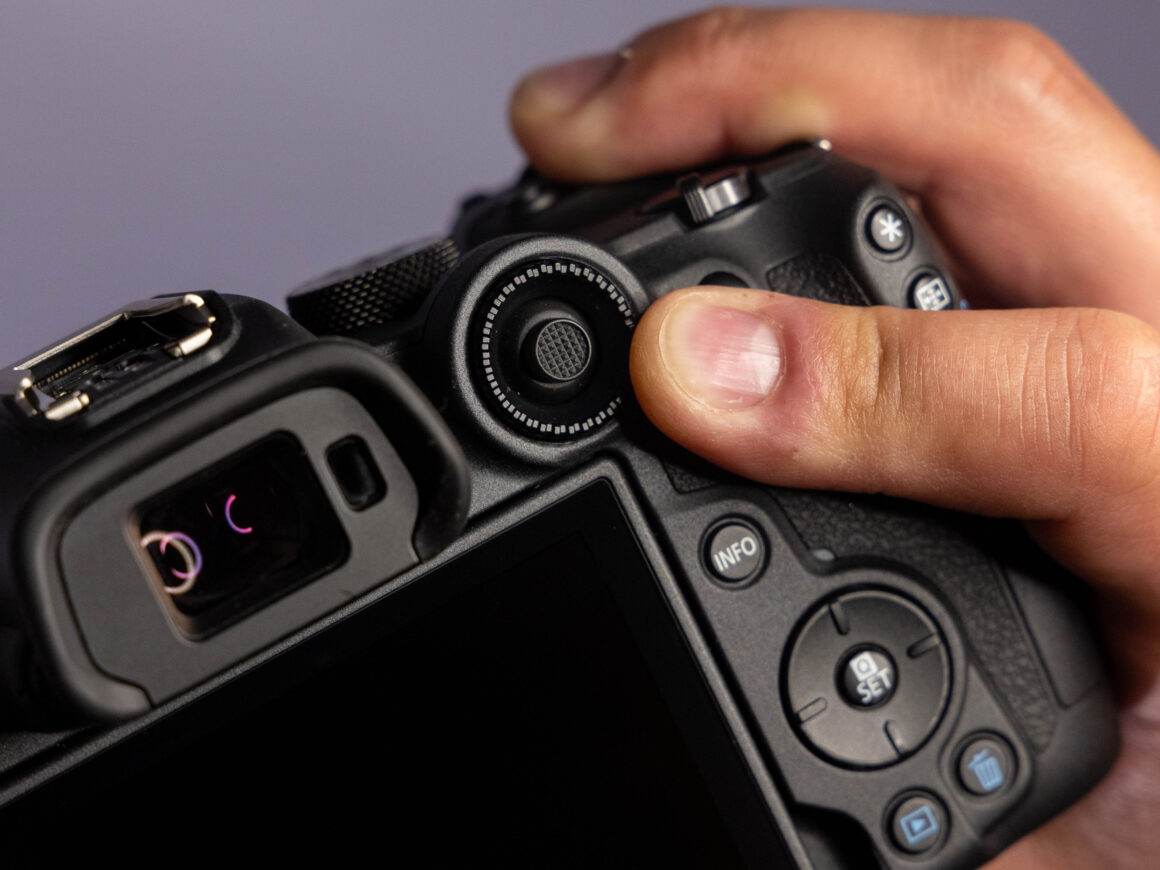 Canon EOS R7 İncelemesi 13 Canon EOS R7 rear dial