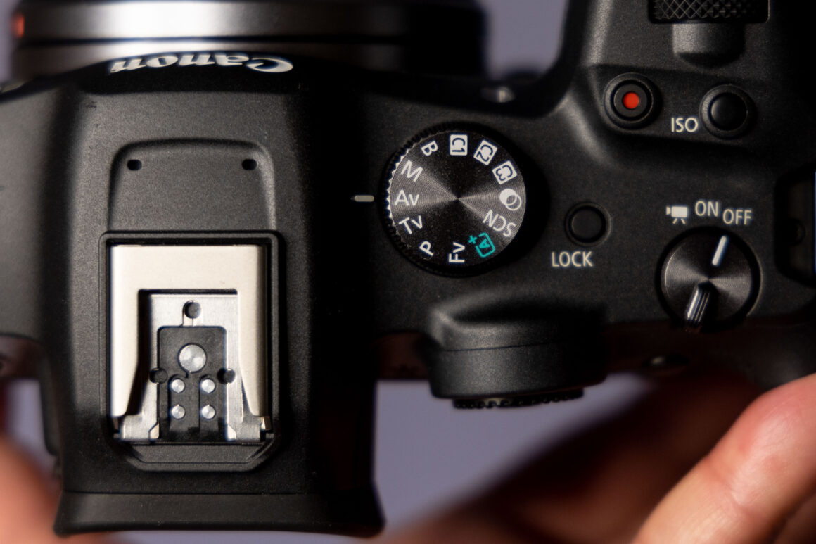 Canon EOS R7 İncelemesi 5 Canon EOS R7 top controls