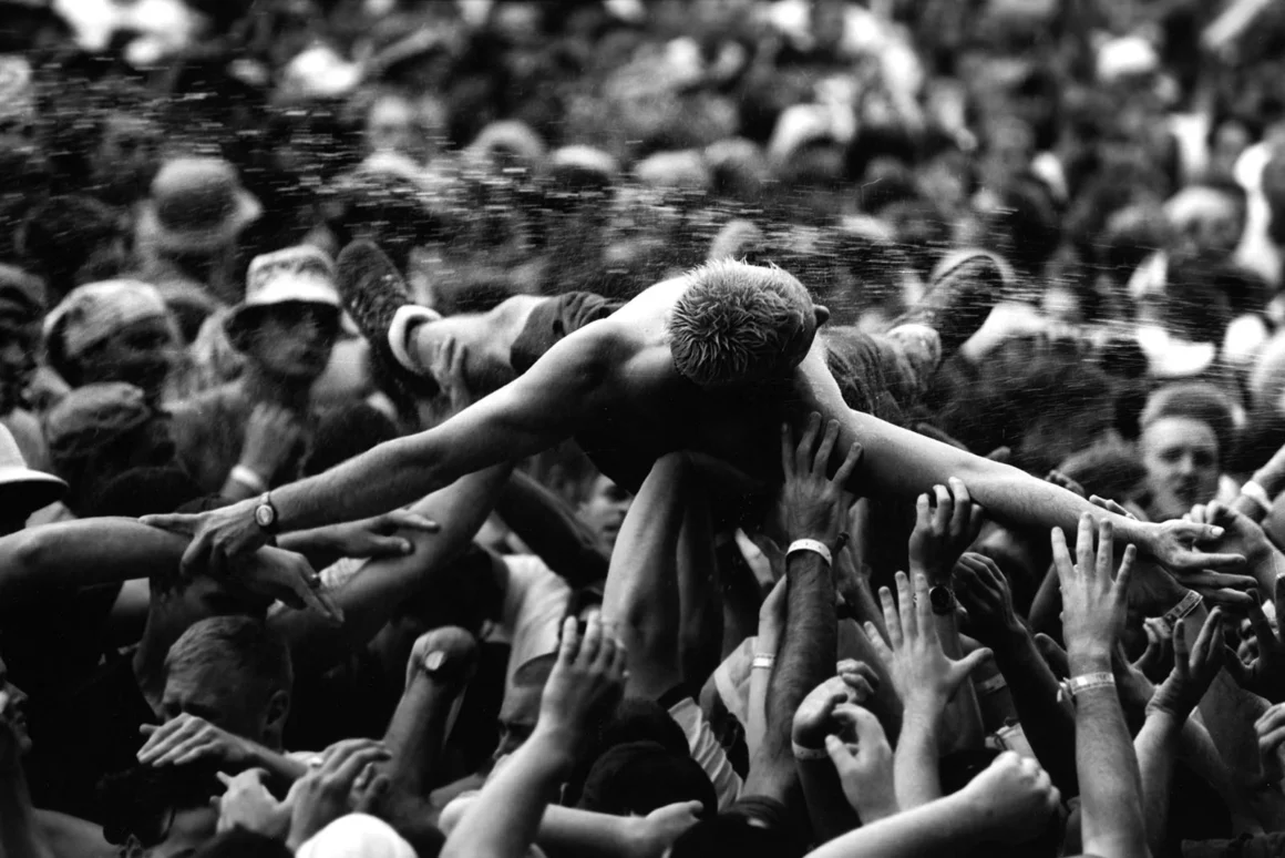 'Kötü Şeylerin Olduğunu Biliyordum' : Fotoğrafçı Anlatıyor Woodstock '99 13 WOODSTOCK99040sanalsergi