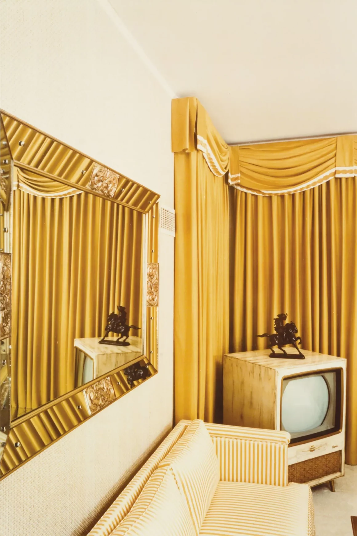 William Eggleston'ın Gündelik Renkli Fotoğrafları Sanat Dünyasını Şok Etti 4 William Egglestonin Gundelik Renkli Fotograflari Sanat Dunyasini Sok Etti 004