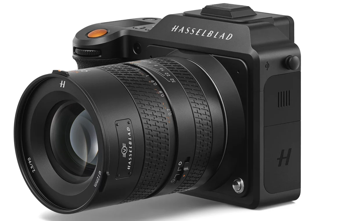 Hasselblad X2D 100C : IBIS ve Hybrid AF özellikli 100 MP Kamera 10 X2D 100C left side with XCD 90V