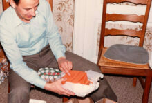 Erik Kessels: Boş İskemle 8 exhibition prints EMPTY CHAIR compressed 09