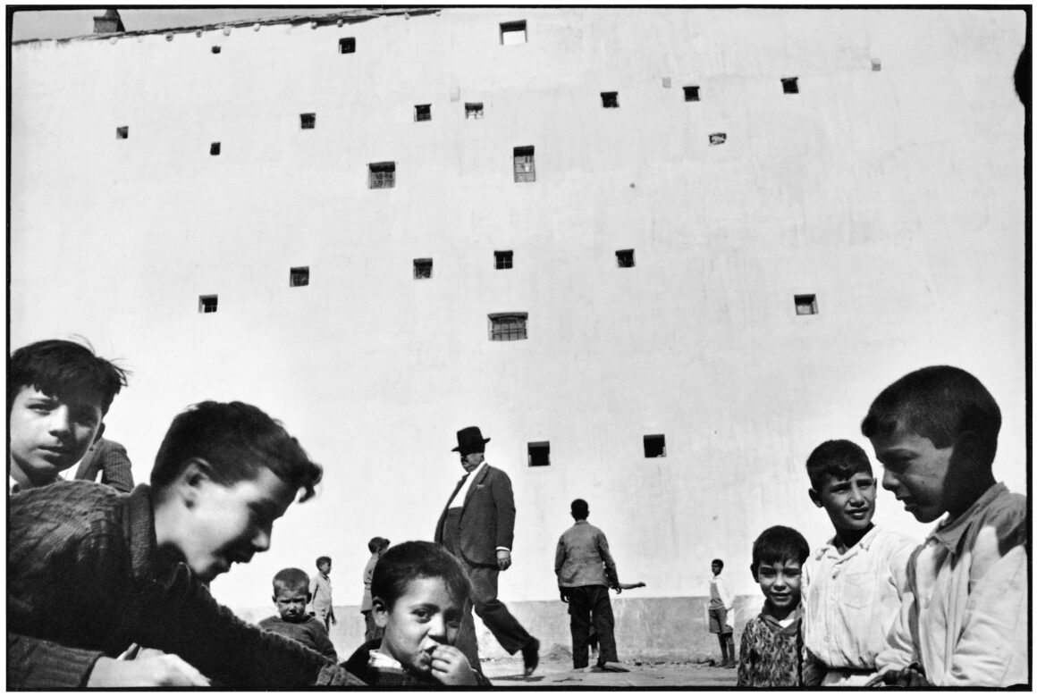 Henri Cartier-Bresson'ın "Life's Work" Fotoğraf Kitabı Şimdi 11. Baskısında 3 027 543 Noir Blanc