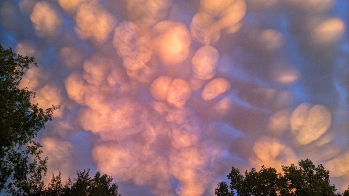 2022 Yılın Hava Fotoğrafçısı Yarışması Kazananları 7 07 Mammatus Sunset Eris Pil scaled 1