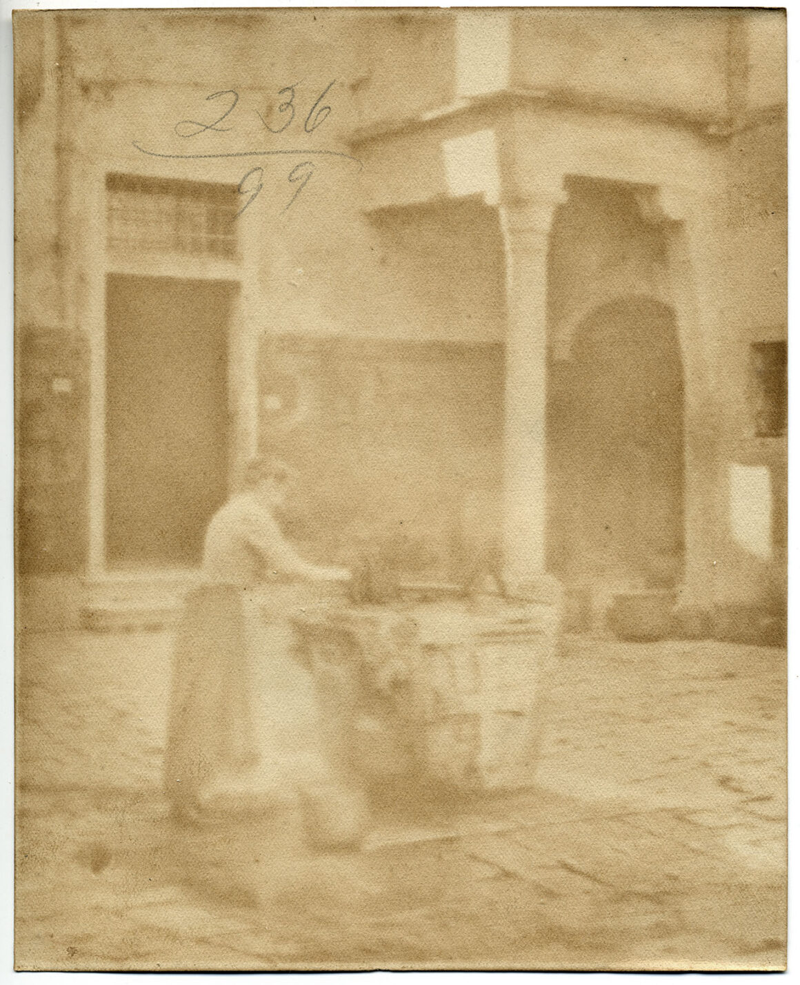Fotoğrafçı Emlak Satışında Çok Nadir Stieglitz Baskıları Buldu 6 4 Steiglitz top print in frame verso A Venetian Courtyard ghost image