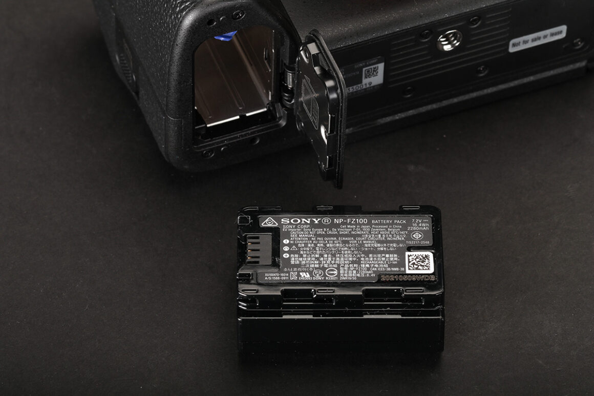 Sony a7R V İlk İncelemesi 11 Sony a7RV battery