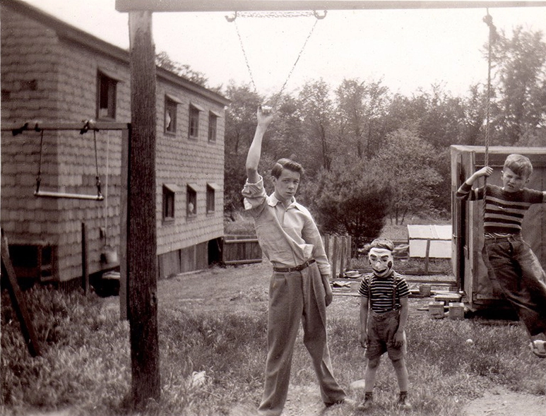 Urkutucu Vintage Cadilar Bayrami Kostumlerinin Asirlik Fotograflari 002