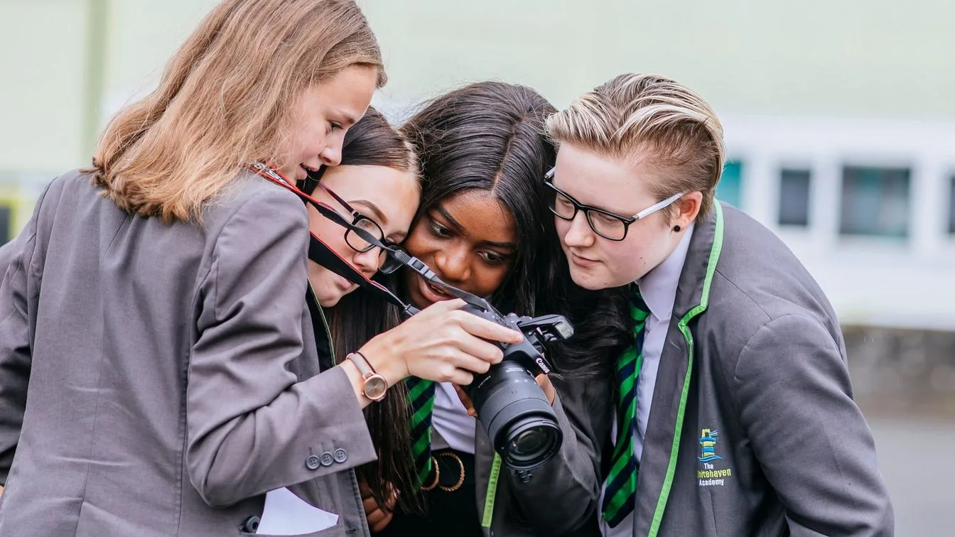 Canon, Gençlik Programı'na Türkiye'de TOÇEV İş Birliği ile Başlıyor 1 Canon Genclik Programina Turkiyede TOCEV Is Birligi ile Basliyor jpg
