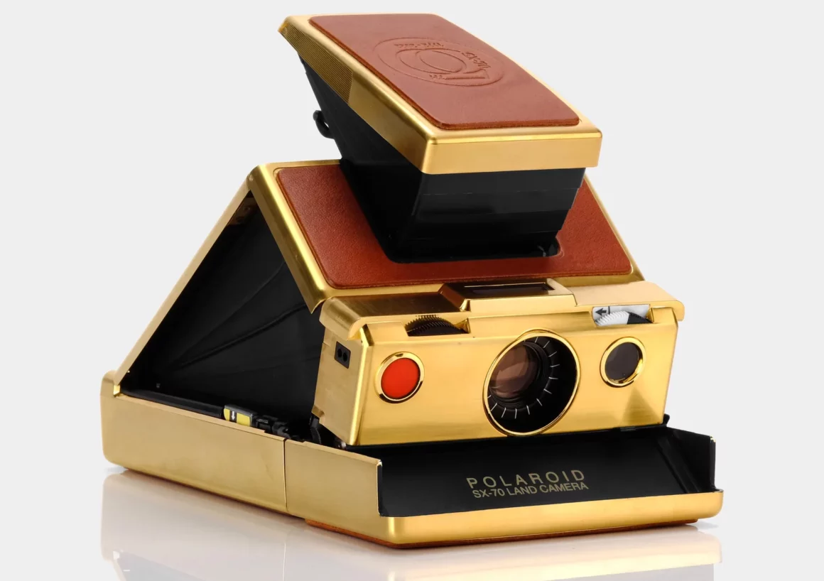 Tam İşlevli 24K Altın Polaroid 50 Yıllık SX-70 Formatını Onurlandırıyor