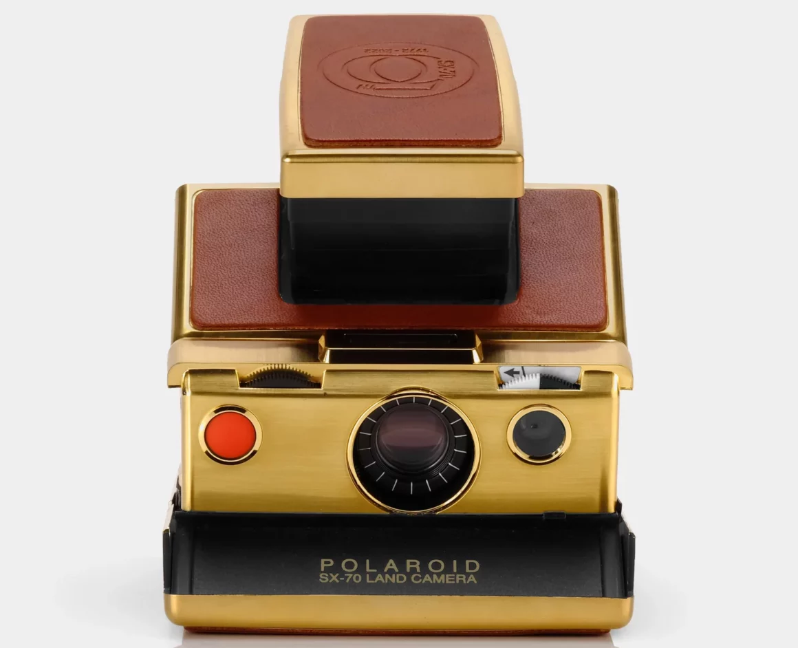 Tam İşlevli 24K Altın Polaroid 50 Yıllık SX-70 Formatını Onurlandırıyor 4 GoldSX 70 3