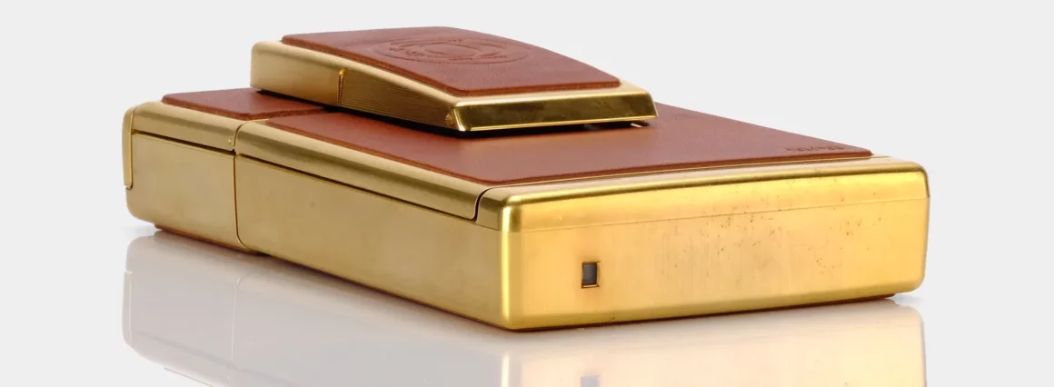 Tam İşlevli 24K Altın Polaroid 50 Yıllık SX-70 Formatını Onurlandırıyor 5 GoldSX 70 4