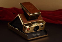 Tam Islevli 24K Altin Polaroid 50 Yillik SX 70 Formatini Onurlandiriyor