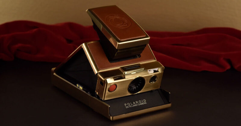 Tam Islevli 24K Altin Polaroid 50 Yillik SX 70 Formatini Onurlandiriyor
