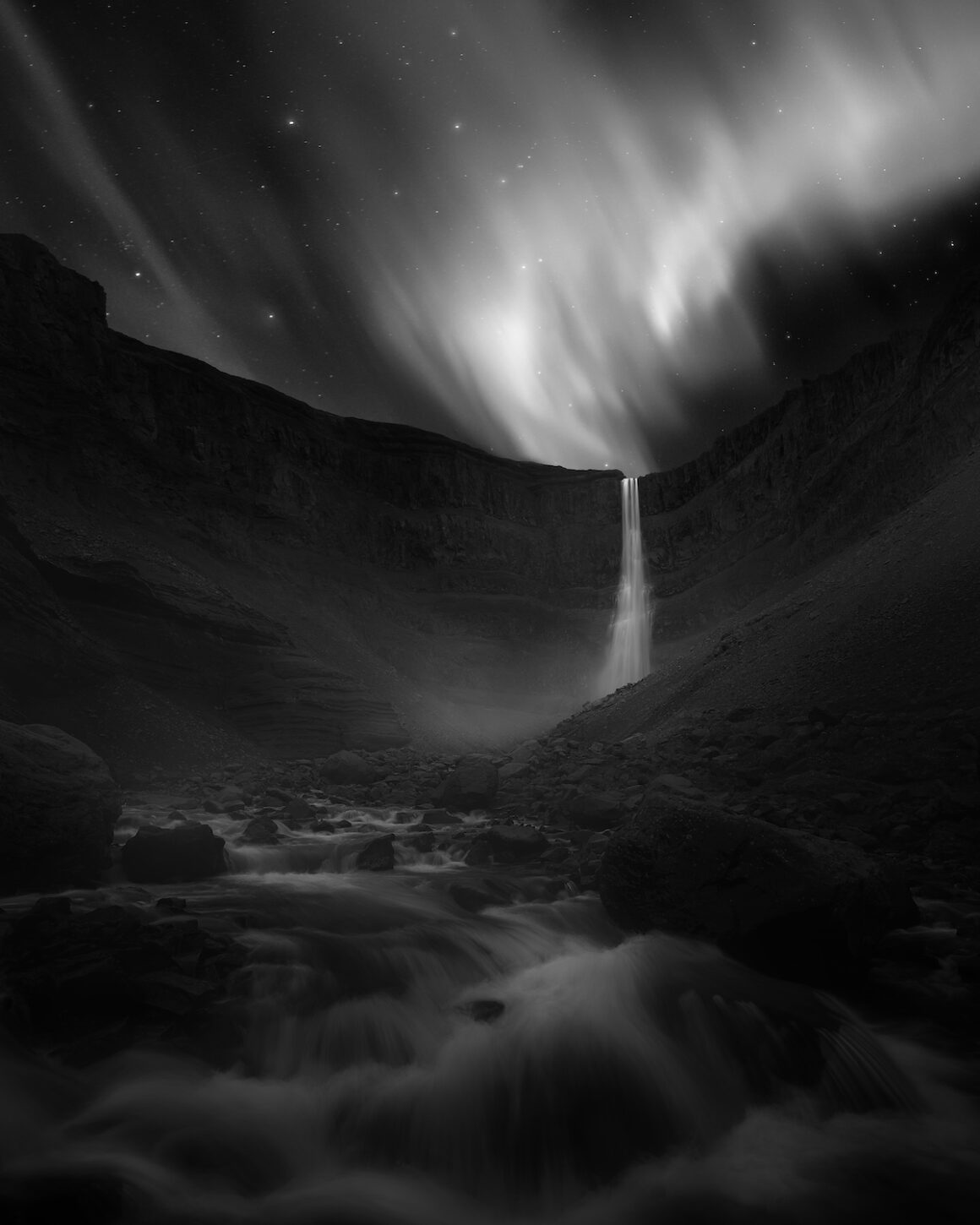 The International Landscape Photo of the Year Ödülleri 2022 10 BlackAndWhiteAward 38075 Daniel Laan Project Green Glow