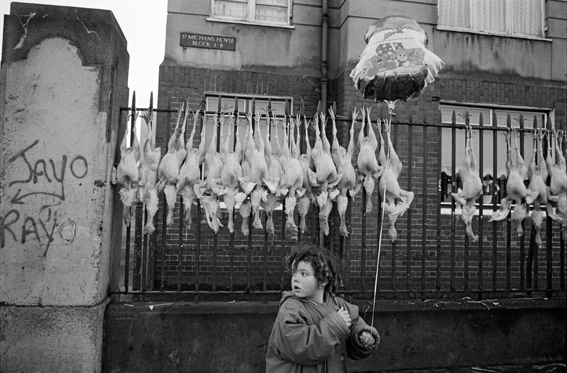 İrlandalı Bir Sokak Fotoğrafçısının İnanılmaz Hayatının Eseri 12 Christmas Turkey Market Mary s Lane Dublin 1991
