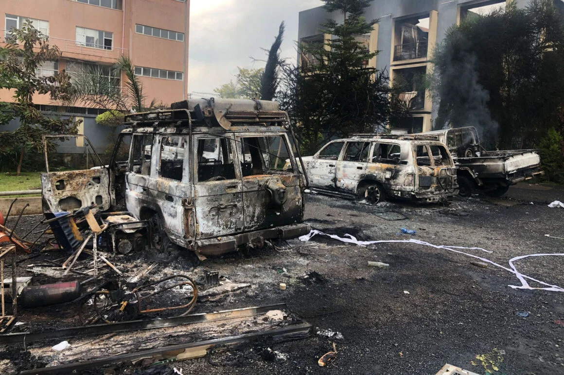 Göçebe Stüdyo Çadırı: Etiyopya'da Büyülü Portreler Yakalamak 21 Jimma