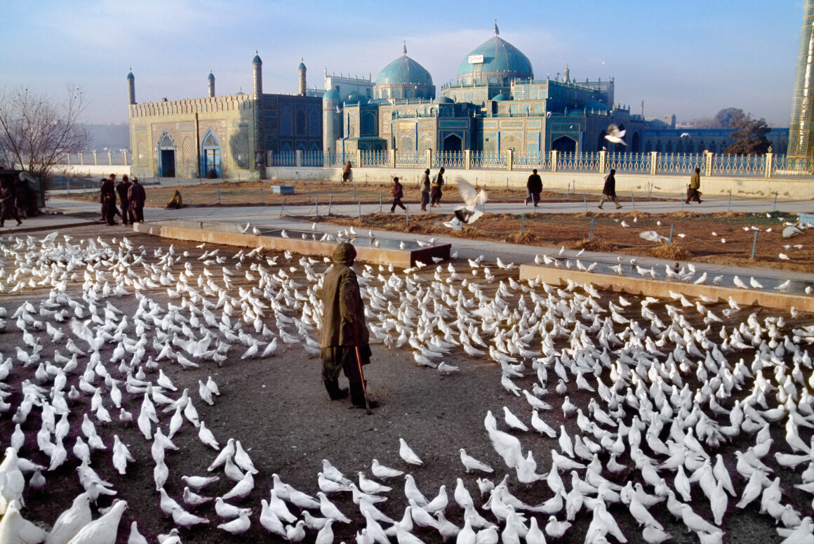 McCurry Steve AFGHN 13987