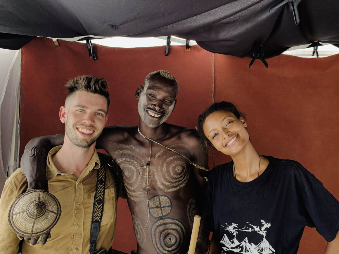 Göçebe Stüdyo Çadırı: Etiyopya'da Büyülü Portreler Yakalamak 5 Nomadic Studio Tent Joey L 04
