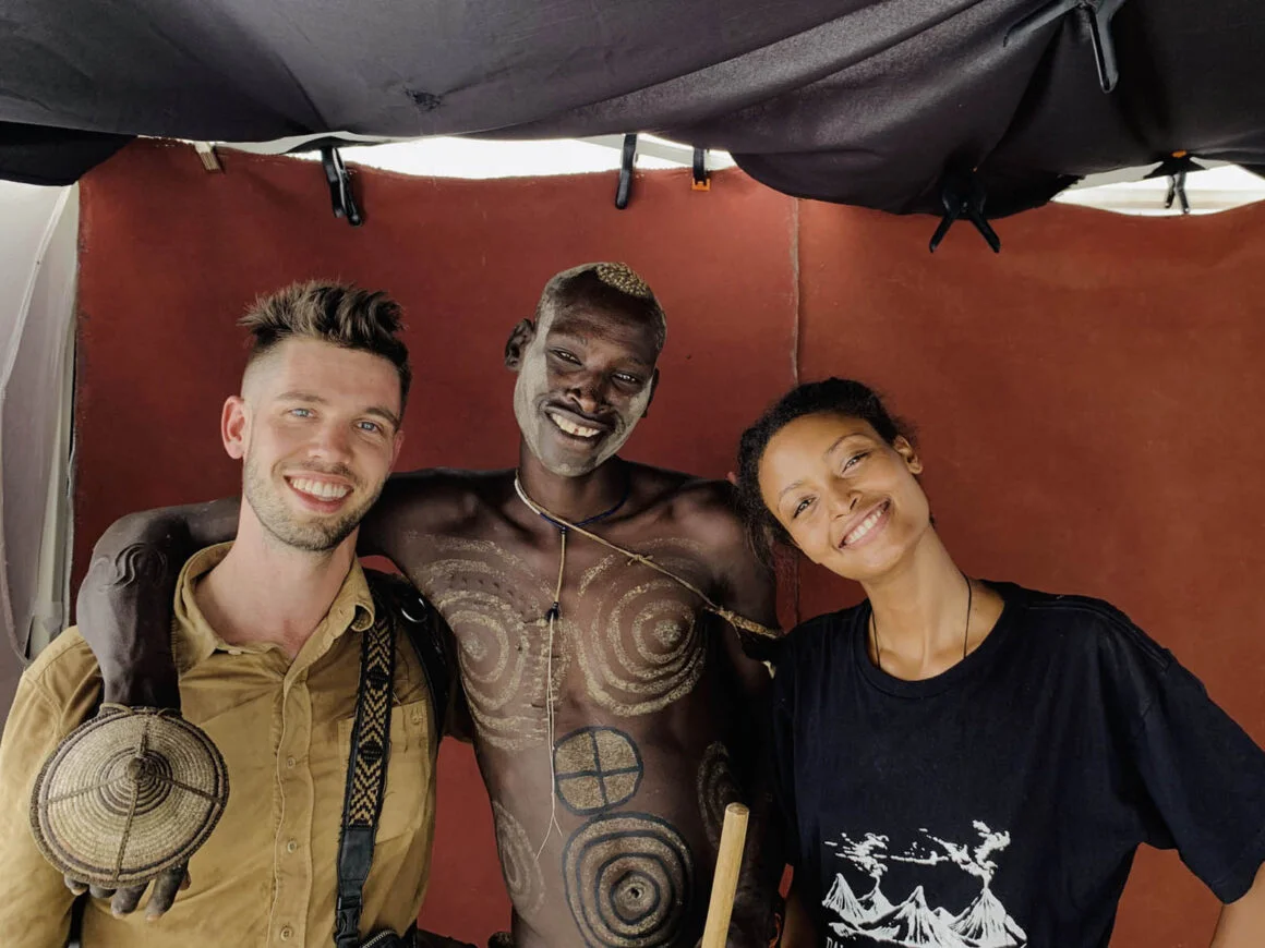 Göçebe Stüdyo Çadırı: Etiyopya'da Büyülü Portreler Yakalamak 5 Nomadic Studio Tent Joey L 04