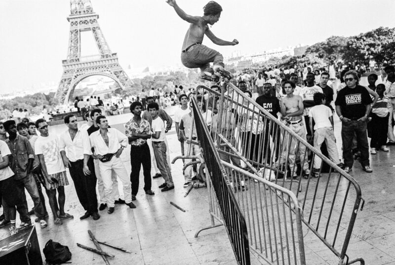 Arthur Elgort Modadaki Gerçeği Nasıl Buldu? 9 1.Elgort Skaters.Eiffel.Tower .1990 HiRes