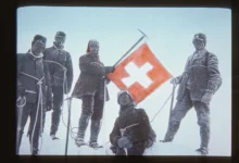 Autochrome'da Arctic Dreams: Greenland 1912 Keşif Gezisinden Fotoğraflar 4 Expedition with swiss flag