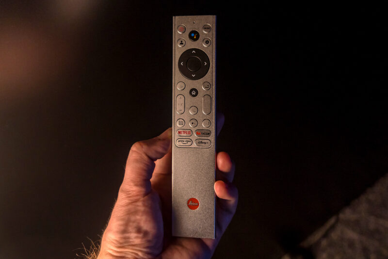 Leica Cine 1, Şirketin İlk Ev Eğlence Sistemidir 5 Leica Cine 1 Laser TV remote