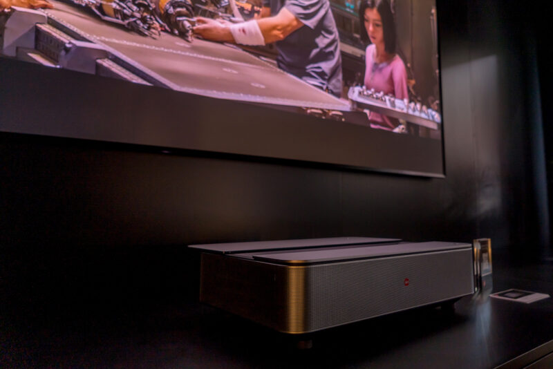 Leica Cine 1, Şirketin İlk Ev Eğlence Sistemidir 4 Leica Cine 1 Laser TV unit
